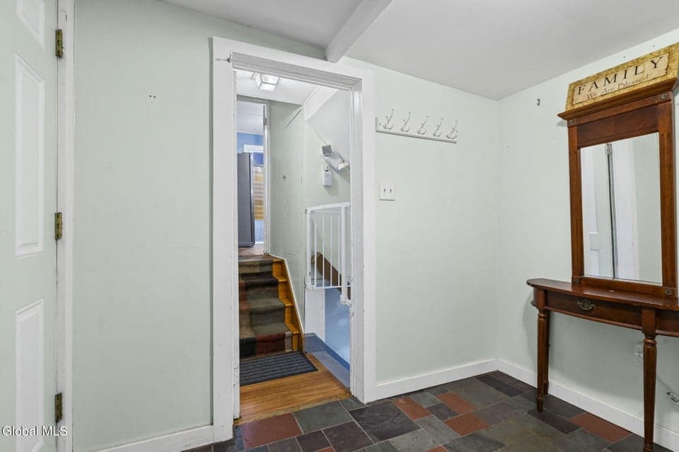 1468 Helderberg Avenue, photo 4