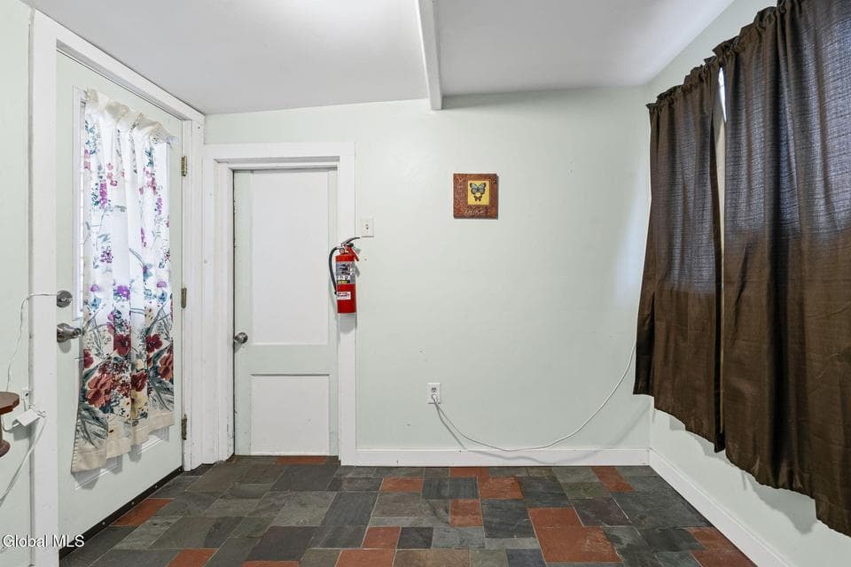 1468 Helderberg Avenue, photo 5