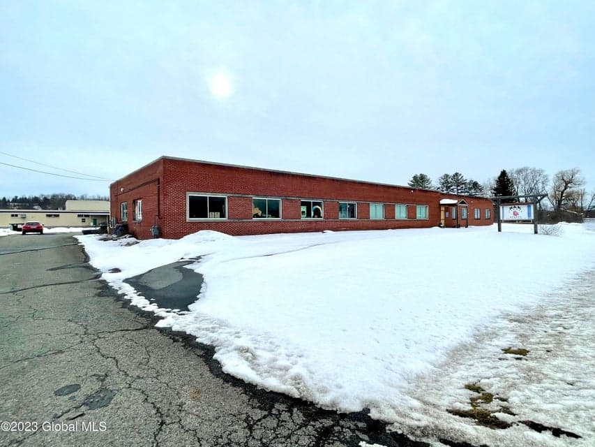 188 Riverside Drive, photo 1