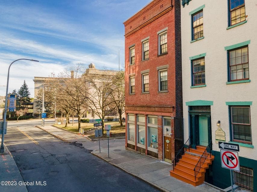 46 Columbia Street, photo 1