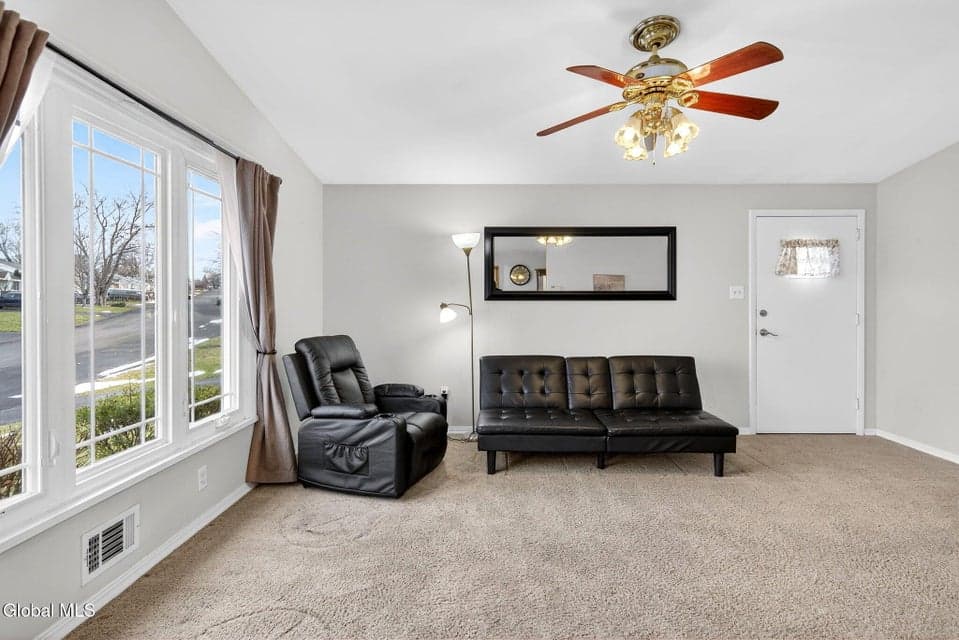 32 Dover Drive, photo 3