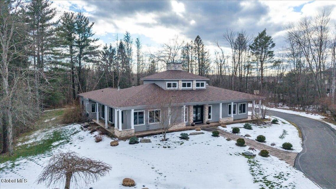 7 Legends Way, Clifton Park, NY, photo 2