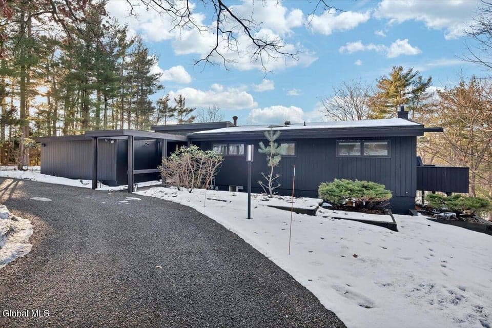 80 Van Leuvan Drive, photo 2