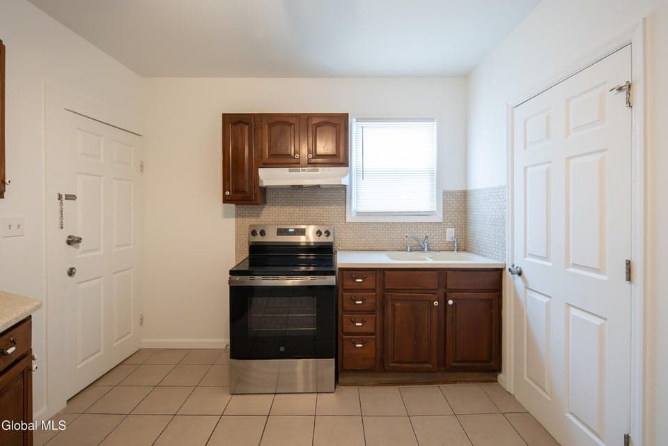 27 Lansing Street, photo 2