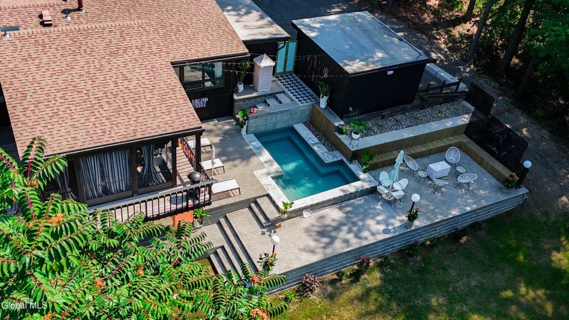 80 Van Leuvan Drive, photo 1
