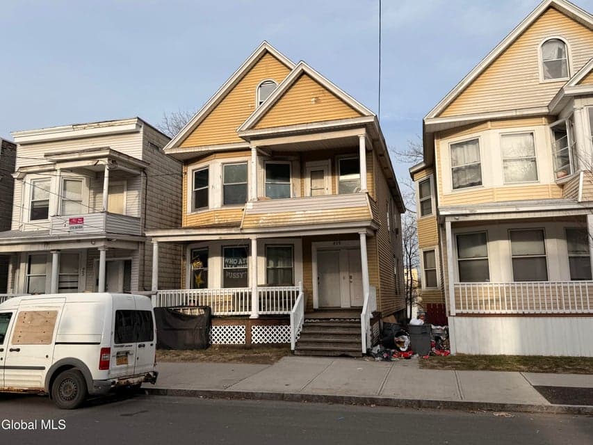 459 Hudson Avenue, photo 2