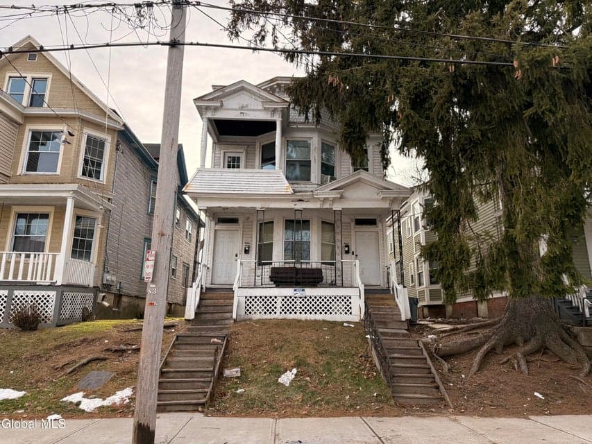 466 Hudson Avenue, photo 1