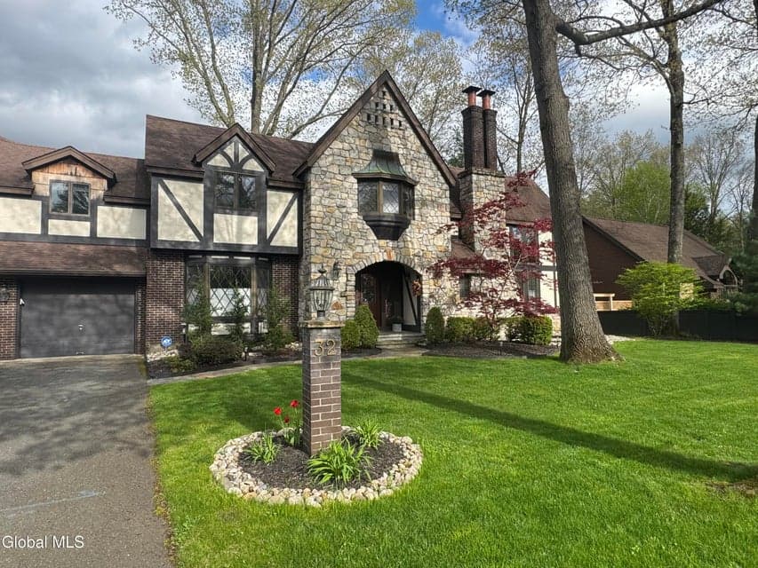 32 Fairway Court, Albany, NY 12208, photo 2