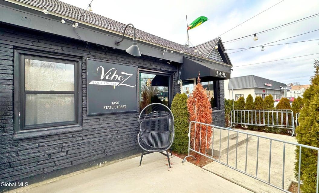 1490 State Street, photo 4