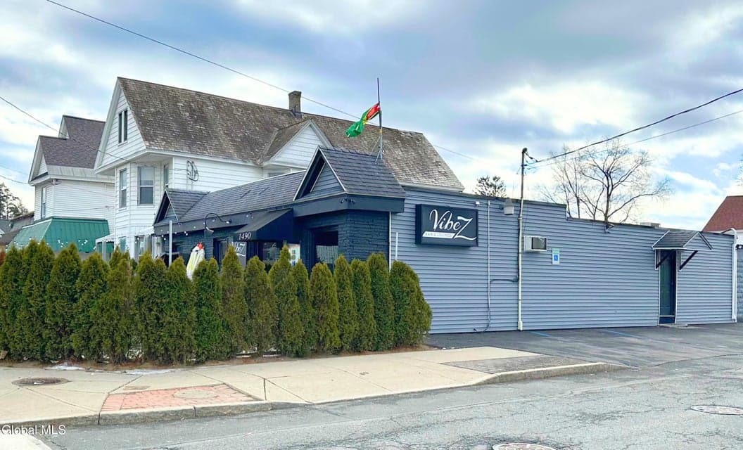 1490 State Street, photo 3