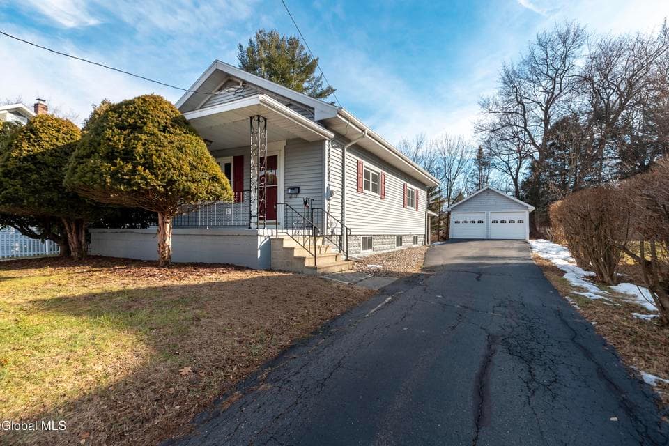 4 Van Buren Avenue, photo 1