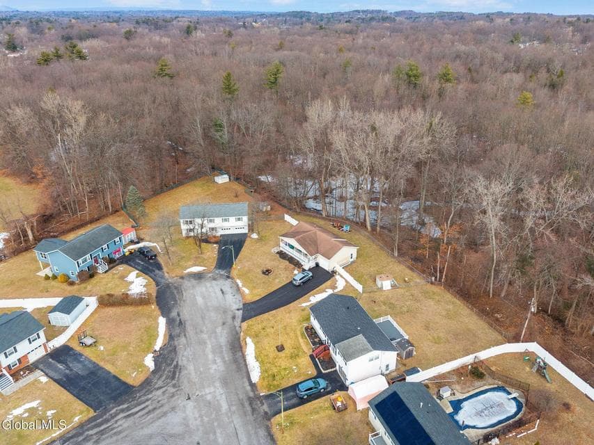 77 Bridle Path, photo 4