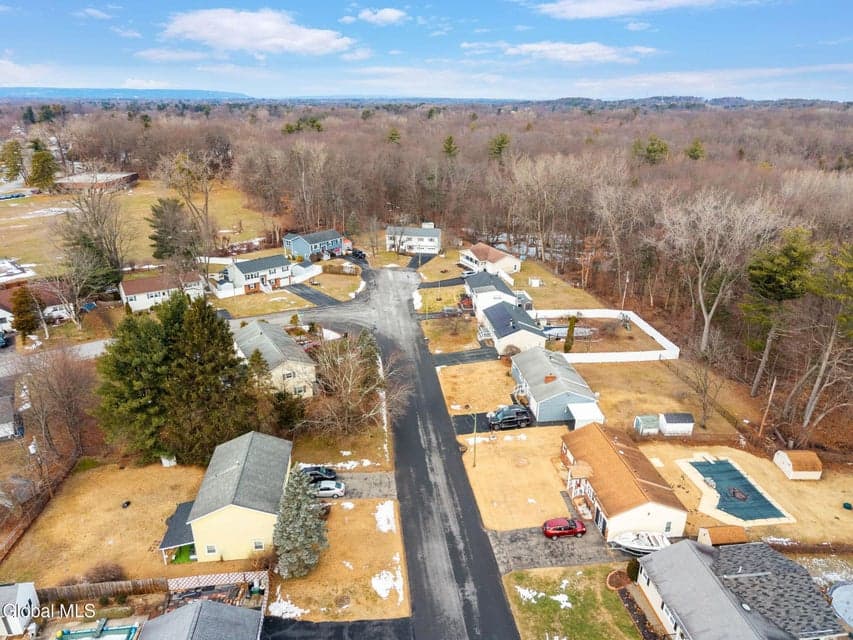 77 Bridle Path, photo 5