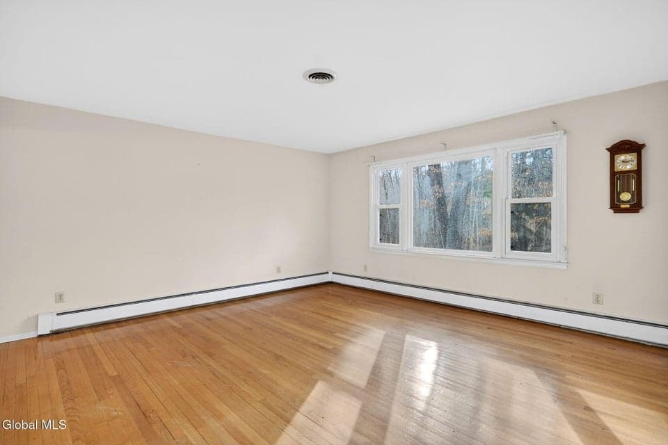 54 Normanside Drive, photo 4