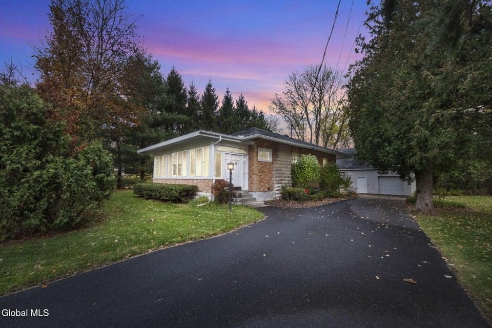 181 Old Niskayuna Road, photo 1