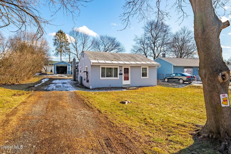45 Houseman Avenue, photo 3