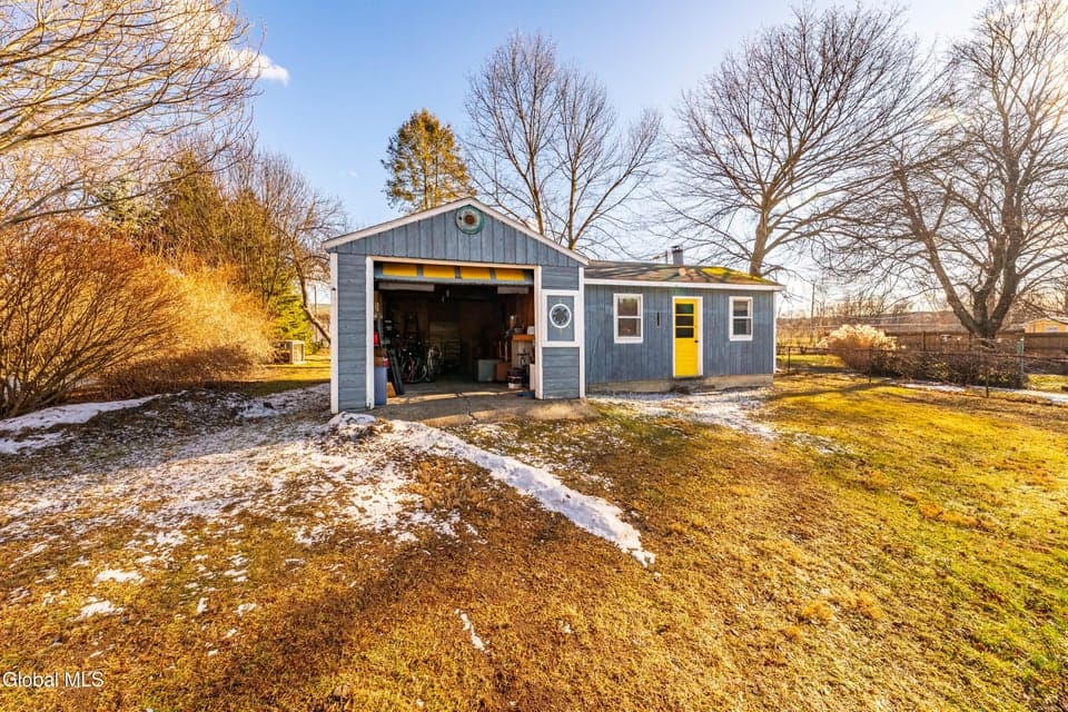 45 Houseman Avenue, photo 5