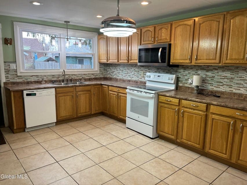 1719 Oneida Street, photo 2