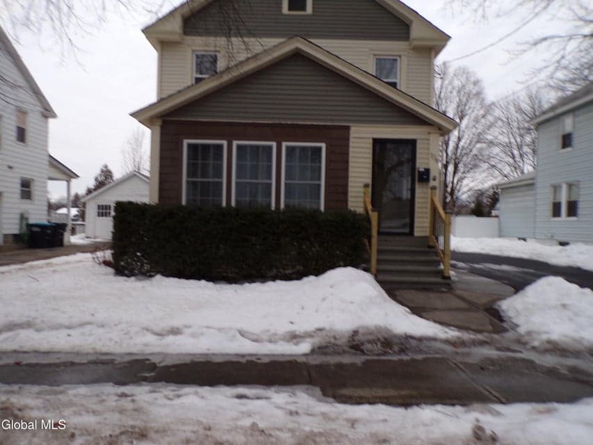 136 Sherman Avenue, photo 1