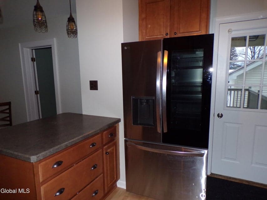 136 Sherman Avenue, photo 5
