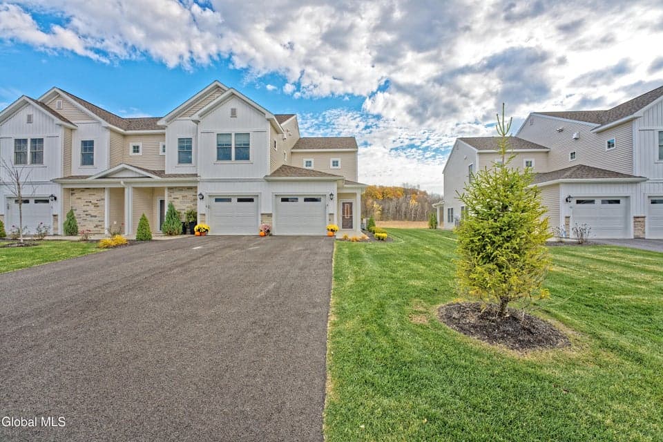 8 Kendra Court, photo 1
