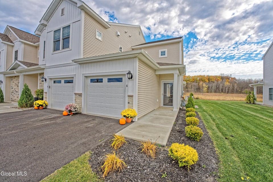 8 Kendra Court, photo 2