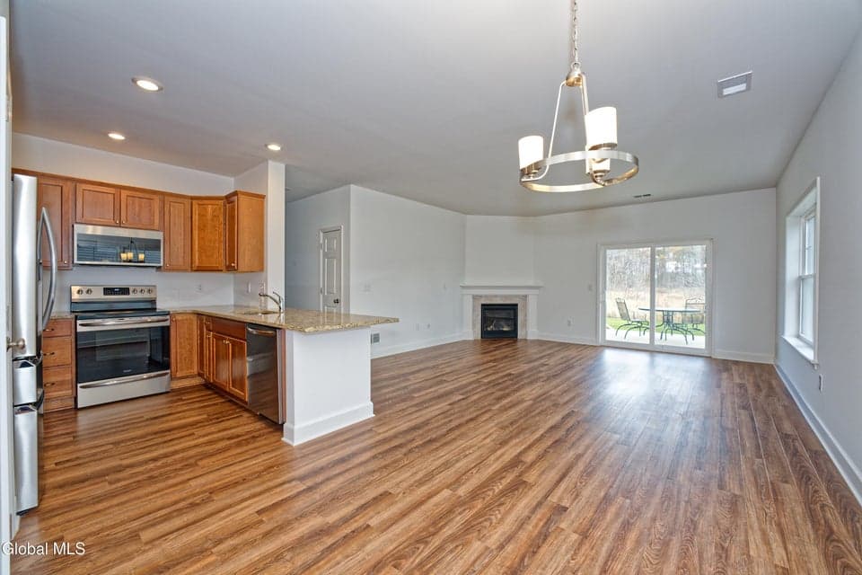 8 Kendra Court, photo 3
