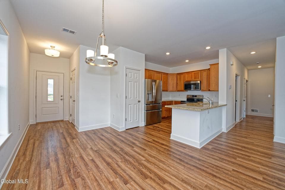 8 Kendra Court, photo 4