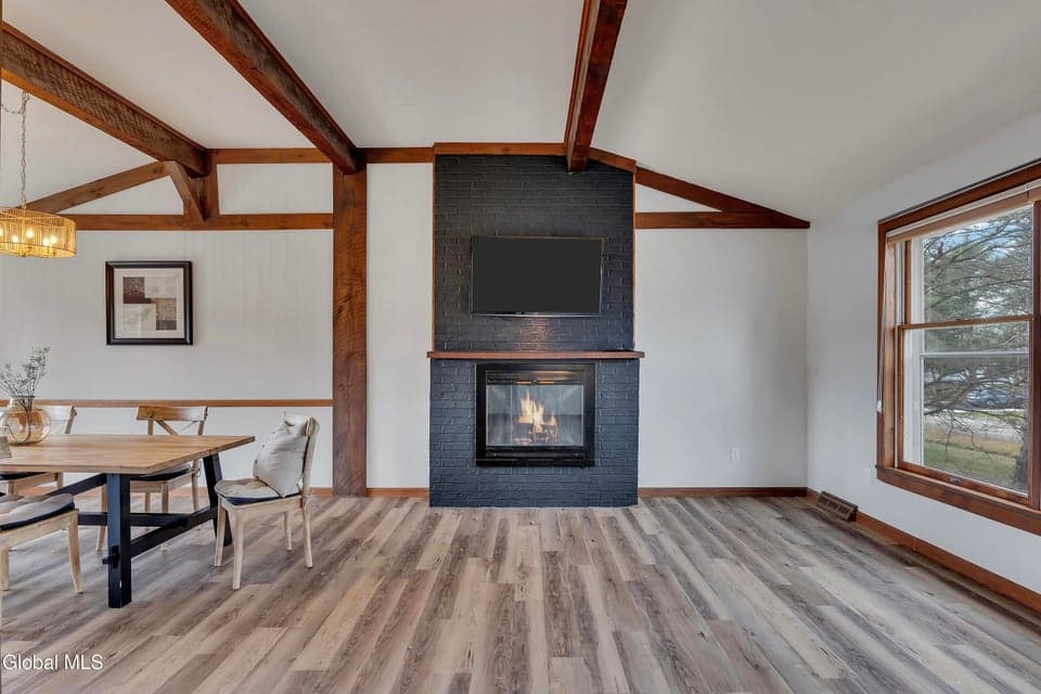 11 Empire Drive, photo 4