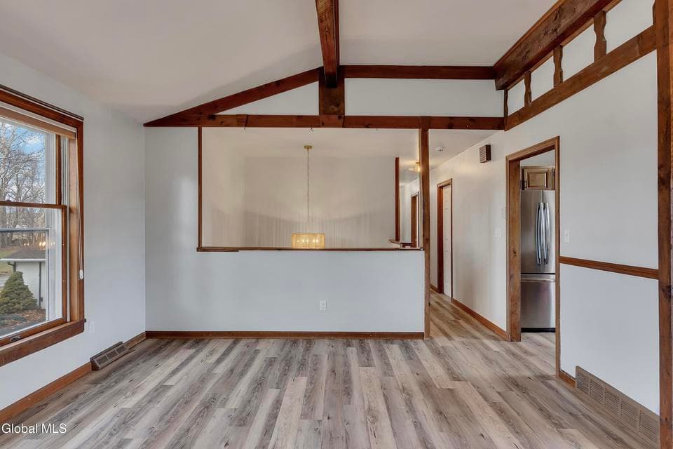11 Empire Drive, photo 5