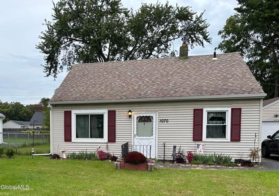1070 Inner Drive, photo 1
