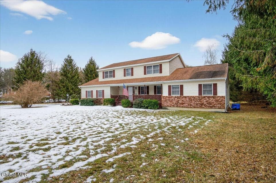 877 Main Street, photo 3