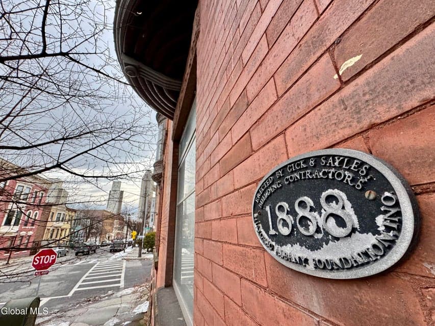 352 Hamilton Street, photo 5