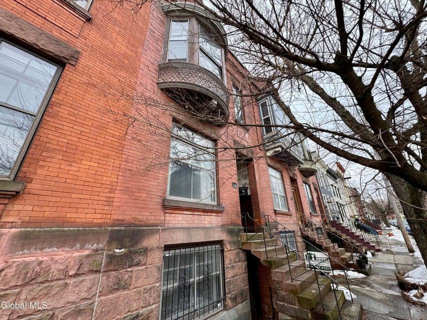 352 Hamilton Street, photo 2