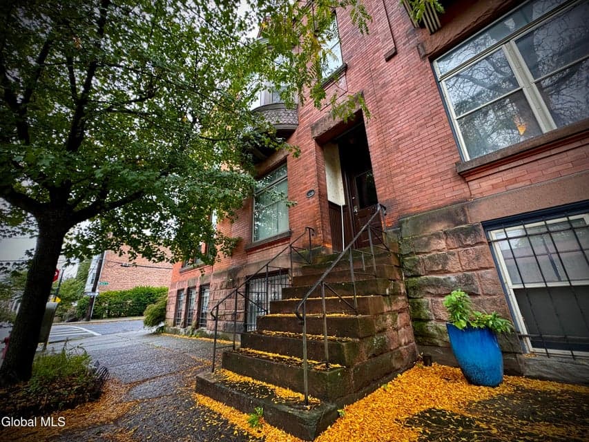 352 Hamilton Street, photo 1