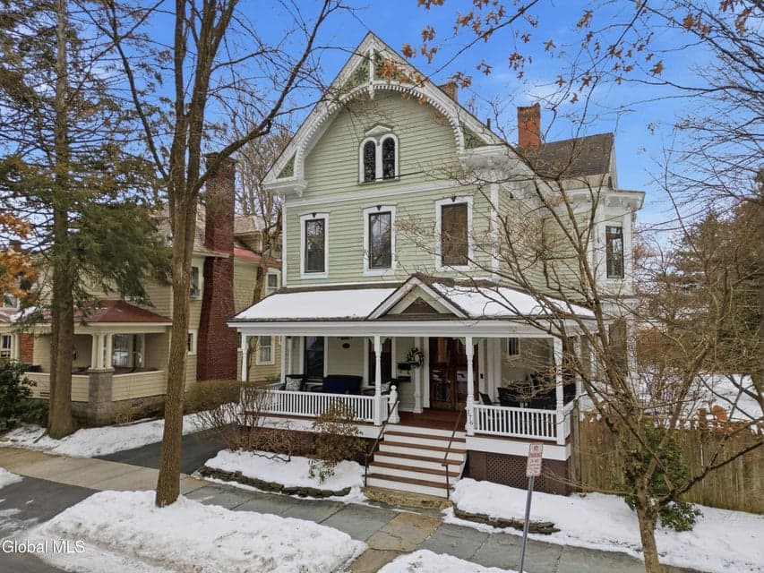 176 Spring Street, photo 1