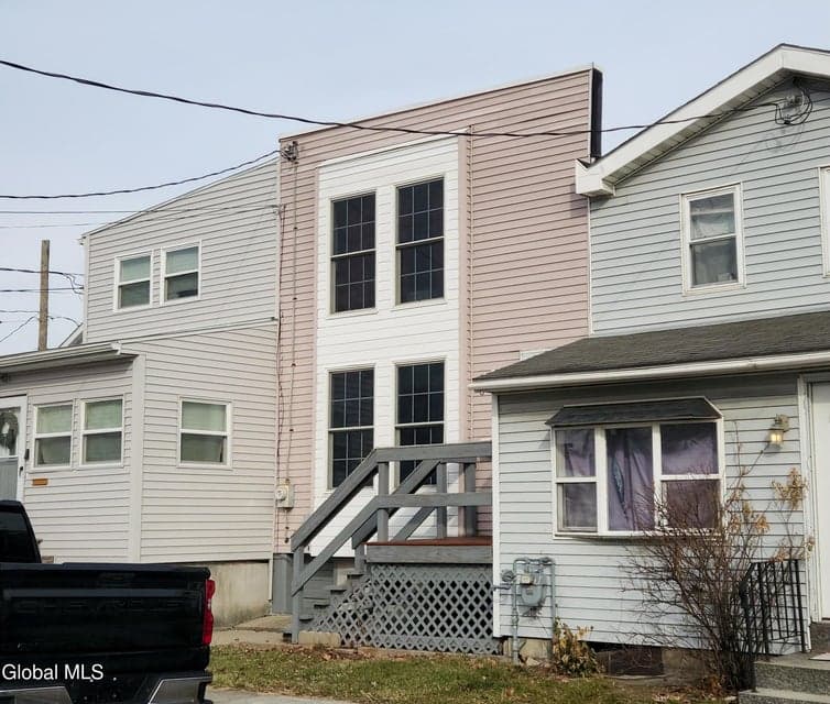 3 1st Avenue, photo 2
