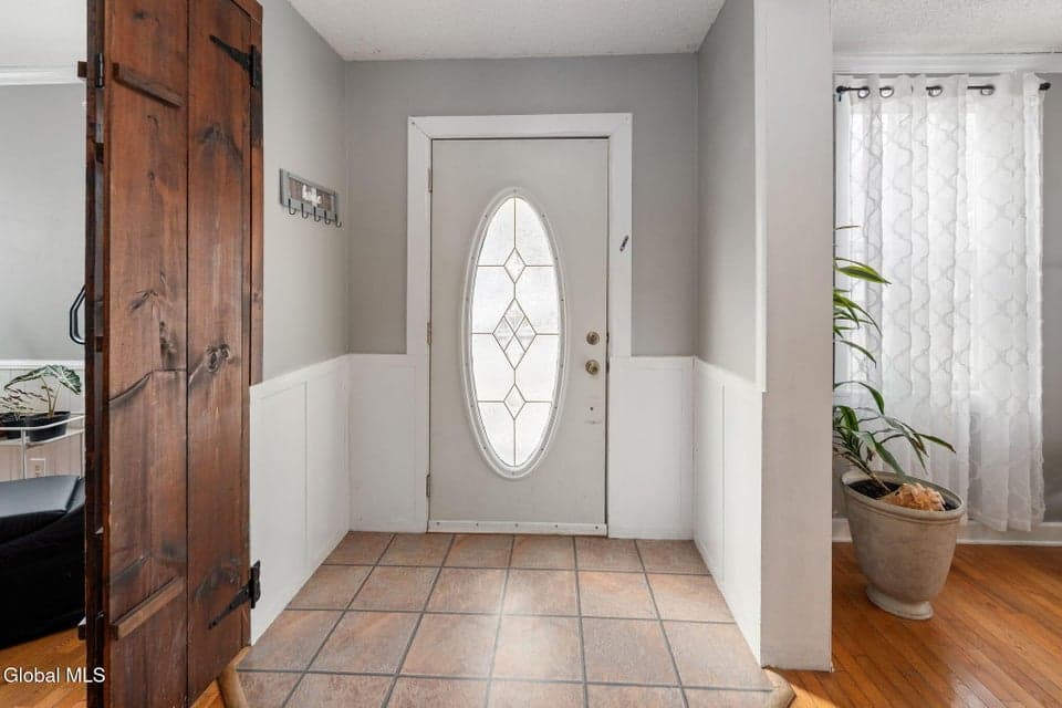 273 Main Street, photo 3