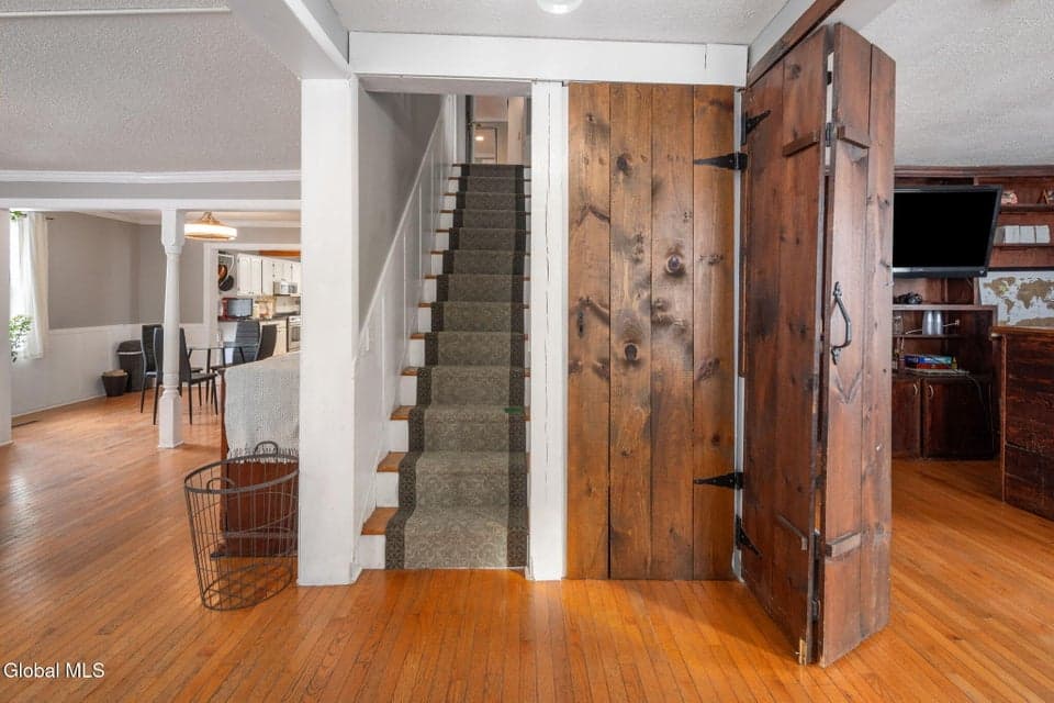273 Main Street, photo 2