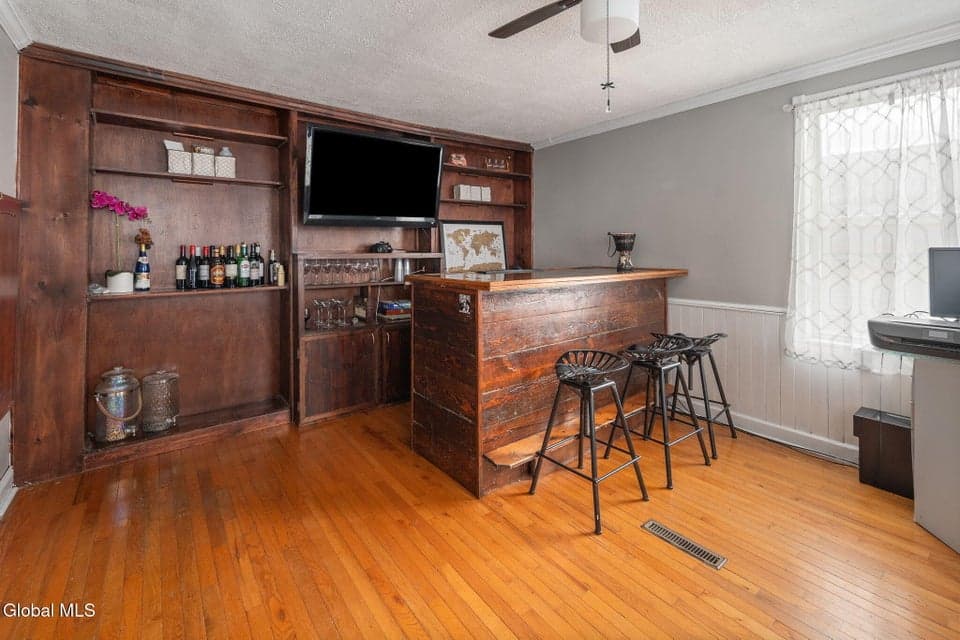 273 Main Street, photo 4
