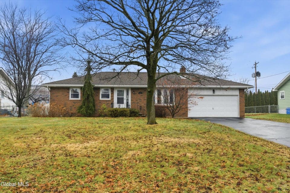25 Louise Drive, photo 1