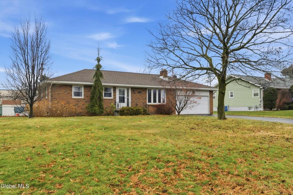 25 Louise Drive, photo 3
