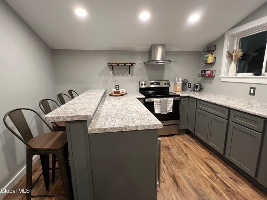 92 E Main Street, photo 3