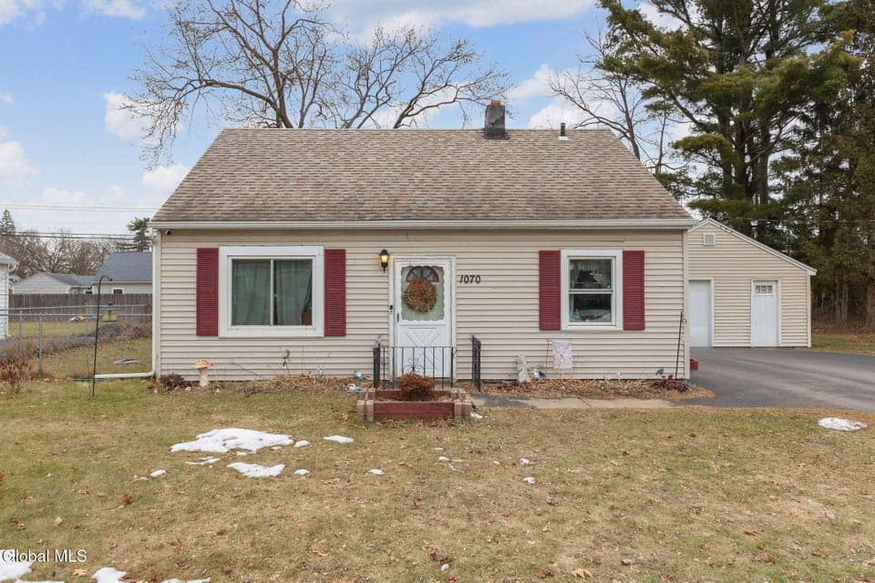 1070 Inner Drive, photo 2