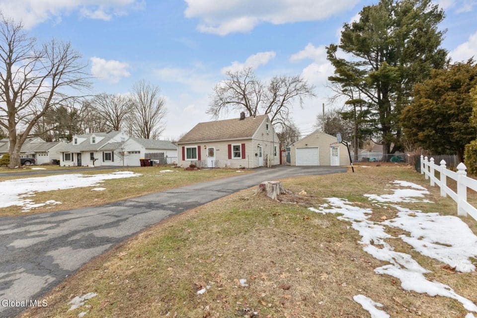 1070 Inner Drive, photo 3