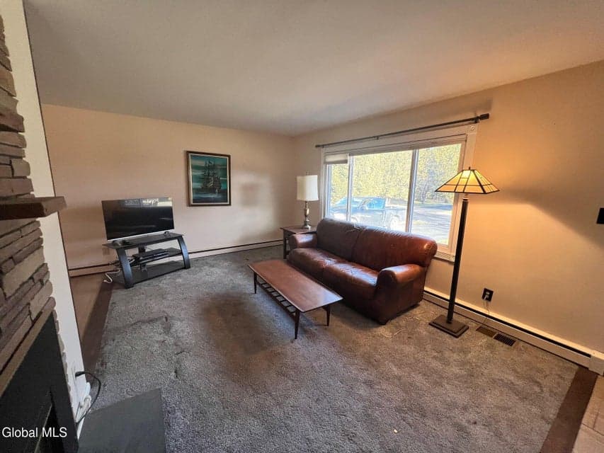 12 Gregory Lane, photo 4