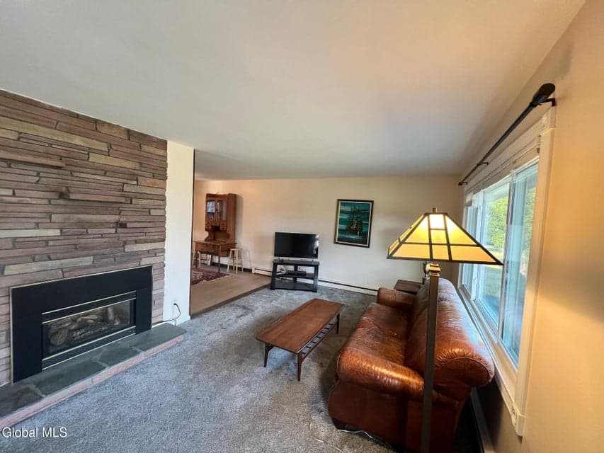 12 Gregory Lane, photo 5