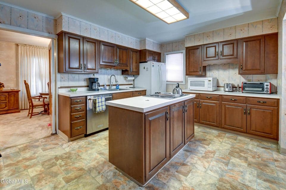 38 East Boulevard, photo 4