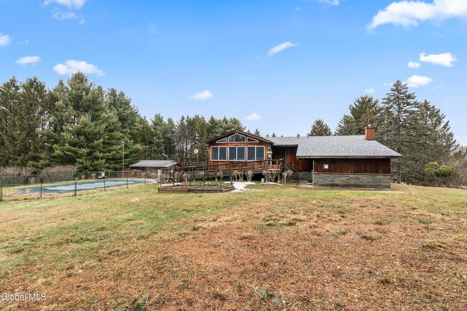 273 Upper Mannix Road, photo 2