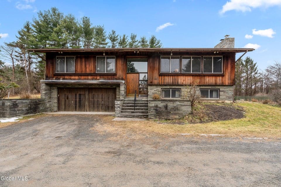 273 Upper Mannix Road, photo 1